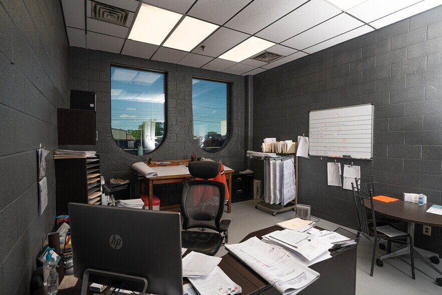 More Photos Of 6308 E 15th St, Tulsa Manufacturing For Lease