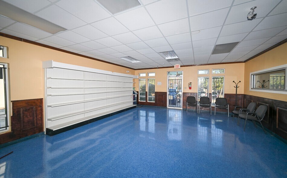 More Photos Of 820 N Zang Blvd, Dallas Medical For Sale