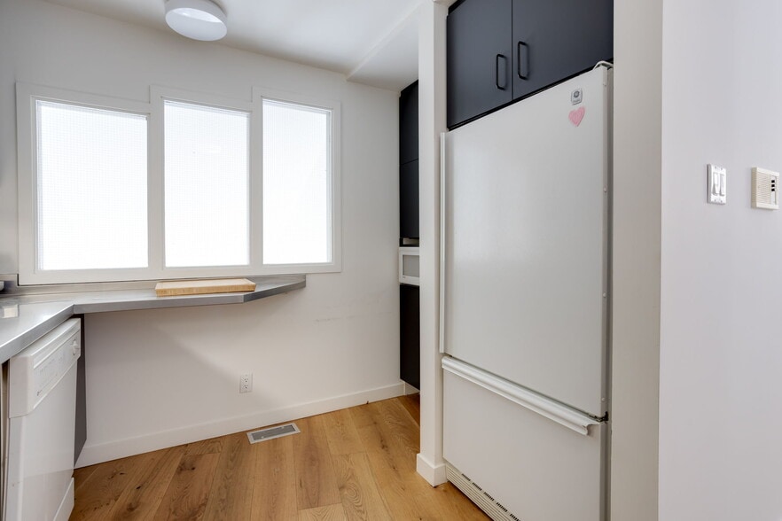 More Photos Of 115 Walnut Ave, Toronto Office For Sale