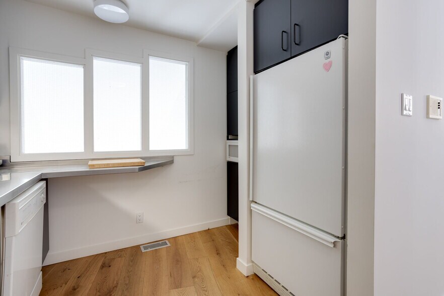 More Photos Of 115 Walnut Ave, Toronto Office For Sale