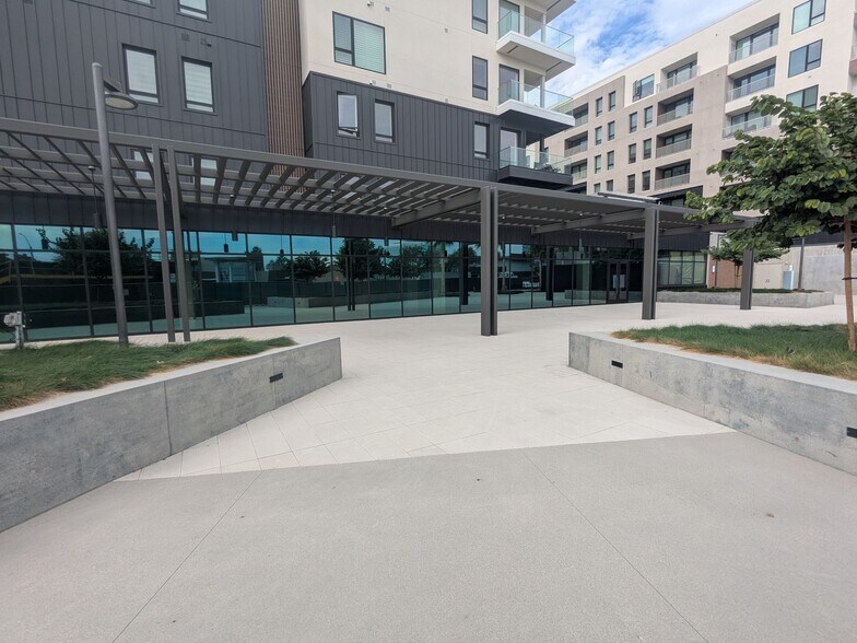 More Photos Of 2103 Rivington, Irvine Storefront Retail Residential For Lease