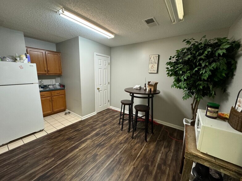 More Photos Of 6920 Oak Forest Dr, Olive Branch Loft Creative Space For Lease