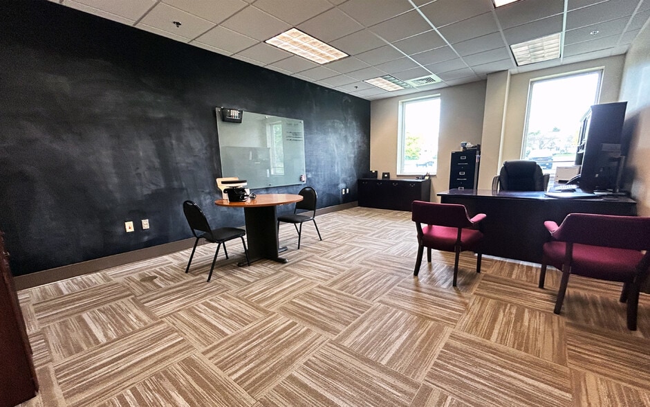 More Photos Of 453 Lincoln St, Carlisle Flex For Lease