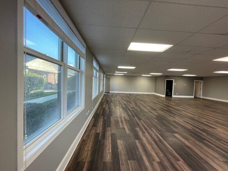 More Photos Of 16610 W 159th St, Lockport Office For Lease