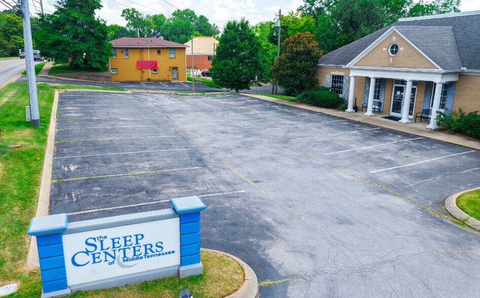 More Photos Of 1750 Memorial Dr, Clarksville Medical For Sale