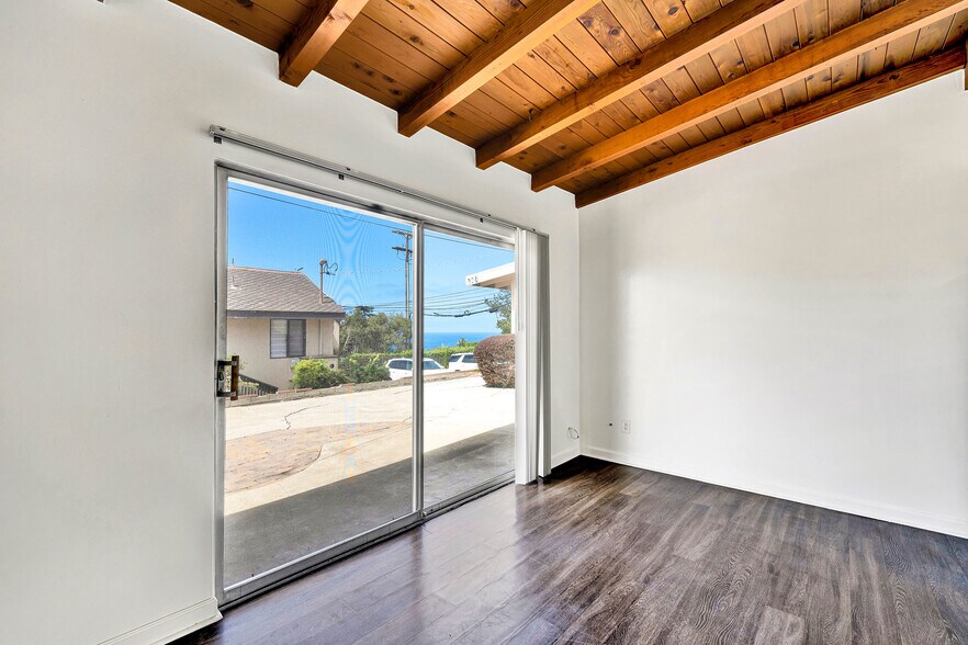 More Photos Of 330 9th St, Del Mar Apartments For Sale