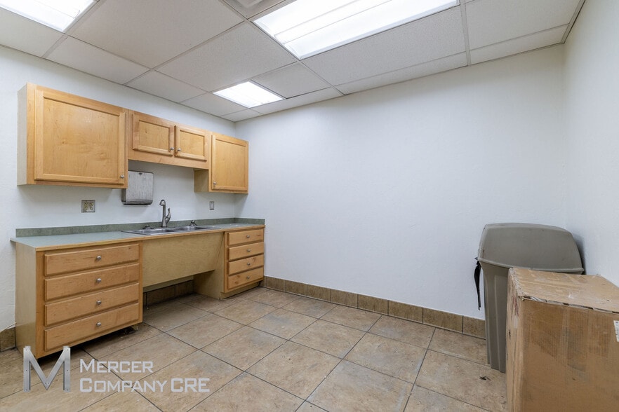 More Photos Of 400 Glade Ave, Oklahoma City Manufacturing For Lease