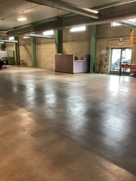 More Photos Of 360 E State Line Rd, Toledo Light Manufacturing For Lease
