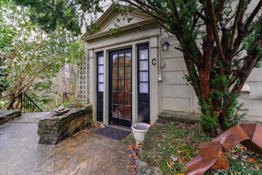 More Photos Of 145 Melrose Ave, Tryon Apartments For Sale