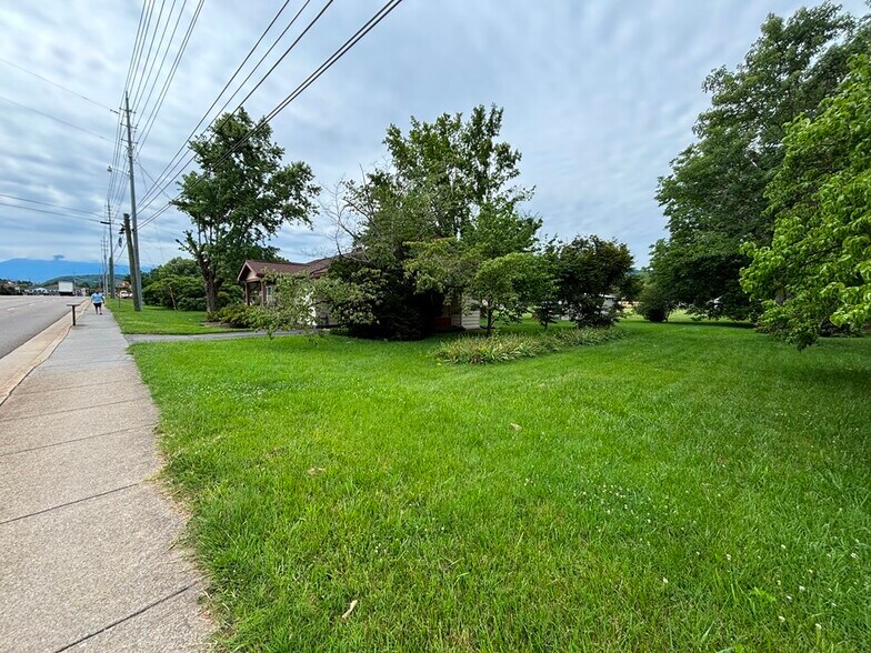 More Photos Of 3306 Teaster Ln, Pigeon Forge Flex For Sale