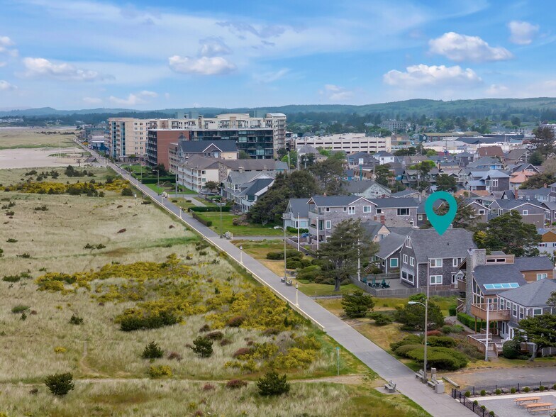 More Photos Of 1021 Promenade, Seaside Specialty For Sale