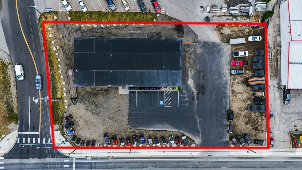 More Photos Of 7168 N Government Way, Dalton Gardens Warehouse For Lease