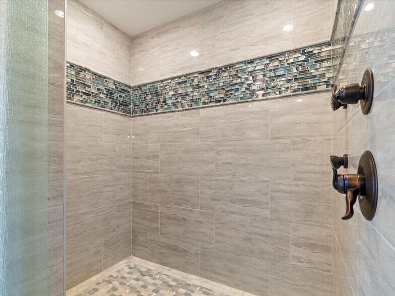More Photos Of 21998 Lasalle Ave NW, Puposky Specialty For Sale