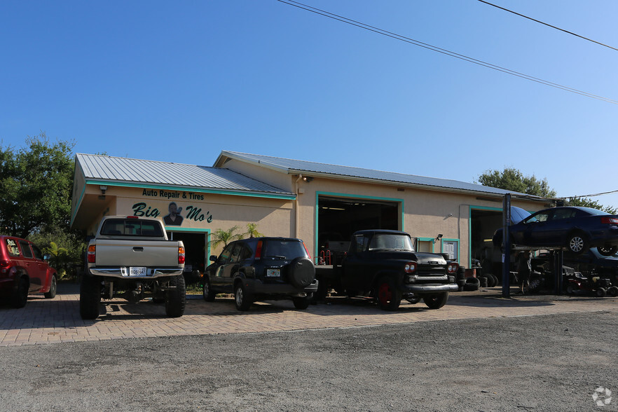 Primary Photo Of 5720 US Highway 1, Vero Beach Auto Repair For Sale