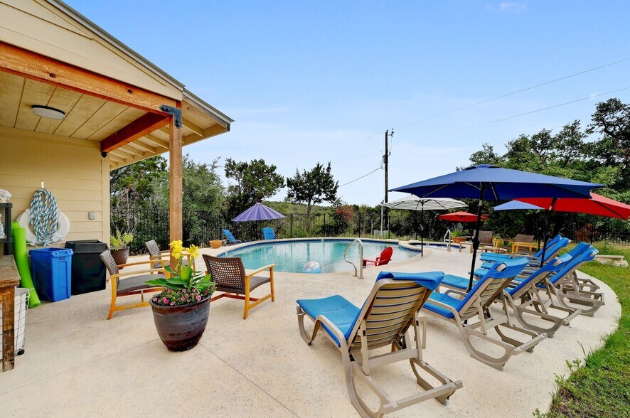 More Photos Of 7400 McGregor Ln, Dripping Springs Hotel For Sale