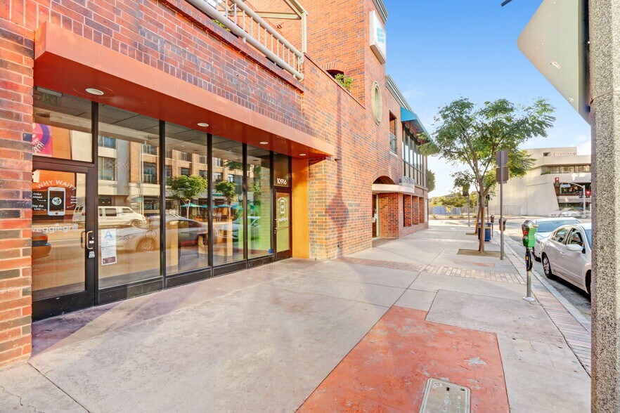 More Photos Of 10904-10936 Lindbrook Dr, Los Angeles Restaurant For Lease