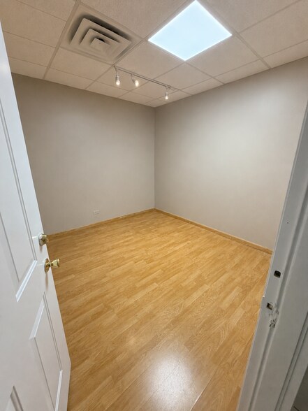 More Photos Of 16224 Prince Dr, South Holland Storefront For Sale