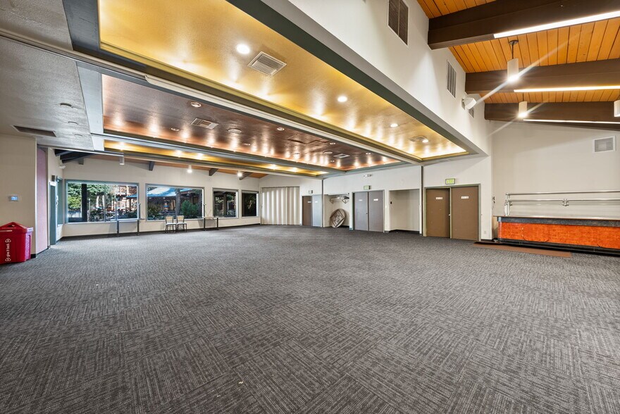 More Photos Of 3105 NE O. B. Riley Rd, Bend Hotel For Sale