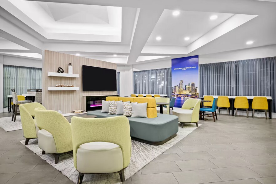 More Photos Of 8730 NW 27th St, Miami Hotel For Sale
