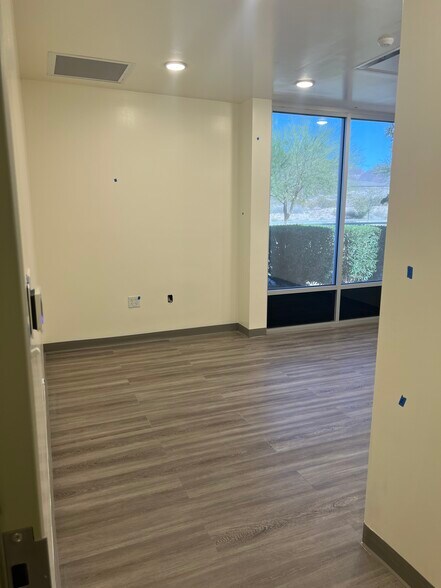 More Photos Of 6301 Northern Pass Dr, El Paso Office For Sale