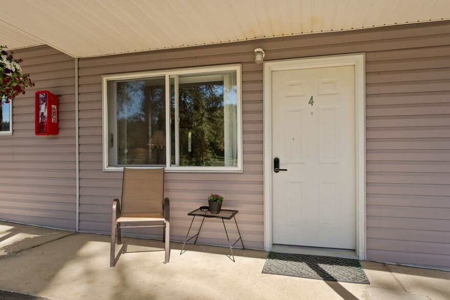 More Photos Of 8612 Washington 31 Hwy, Metaline Hotel For Sale