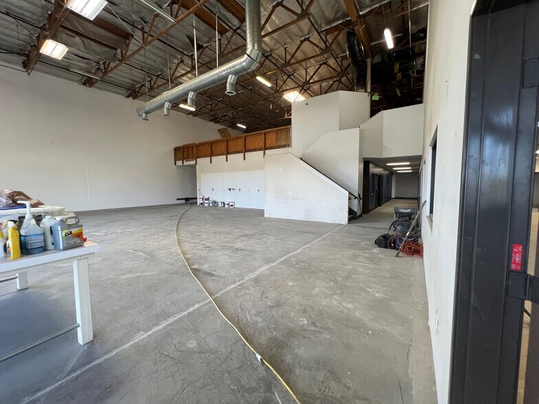 More Photos Of 15650 El Prado Rd, Chino Warehouse For Lease