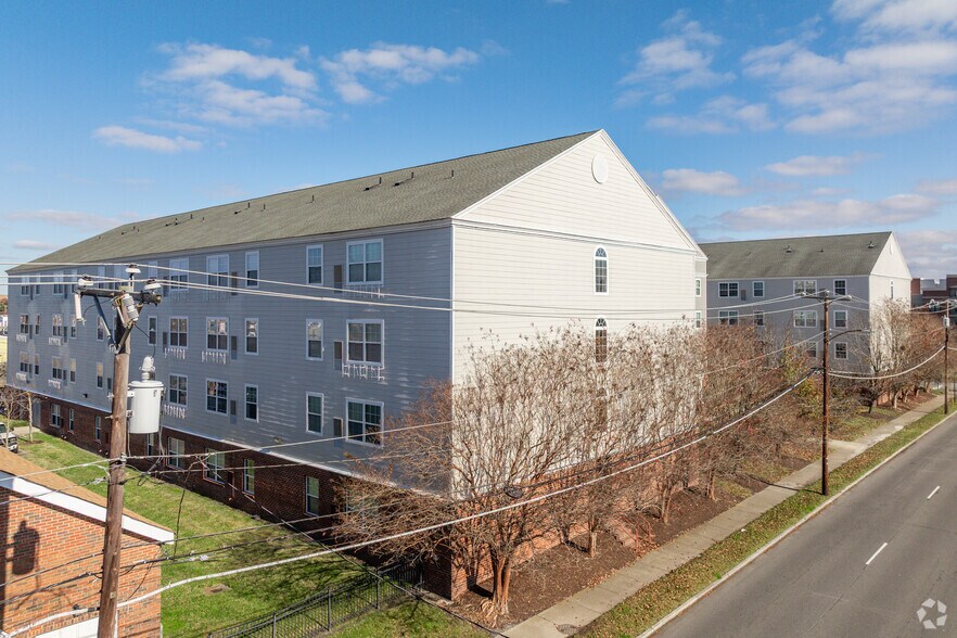 More Photos Of 900 County St, Portsmouth Apartments For Sale