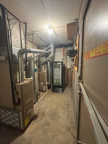 More Photos Of 3911 N Oak Tfwy, Kansas City Office For Sale