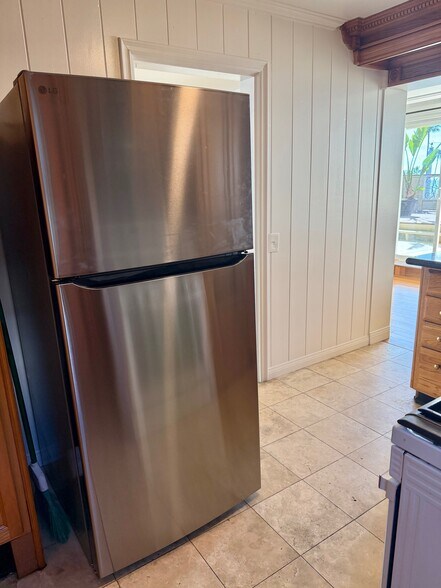 More Photos Of 653 Ramona Ave - Office/Live-Work, Laguna Beach Office For Lease