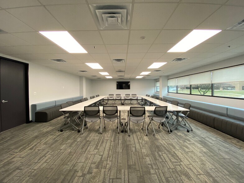 More Photos Of 750 Stephenson Hwy, Troy Office For Lease