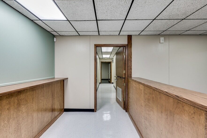 More Photos Of 602 W 12th St, Taylor Office For Lease