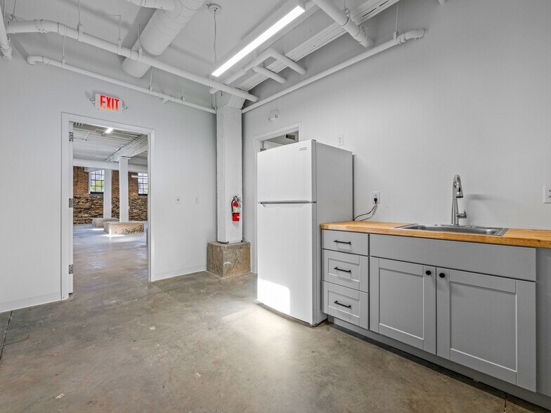 More Photos Of 170 Lyman St, Asheville Office For Lease