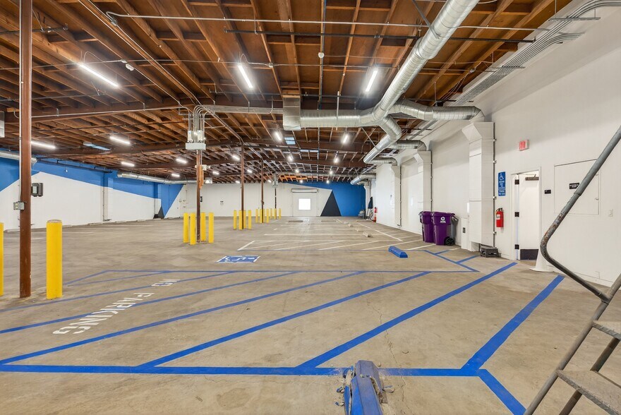 More Photos Of 1322-1326 Obispo Ave, Long Beach Warehouse For Lease