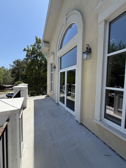 More Photos Of 550 Long Point Rd, Mount Pleasant Medical For Lease