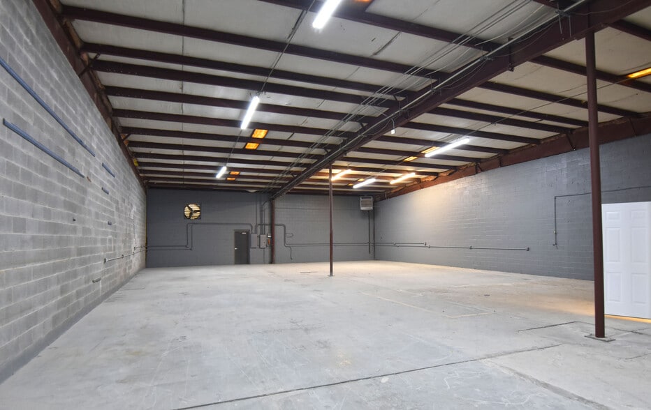 More Photos Of 2832 Logan St, Nashville Warehouse For Lease
