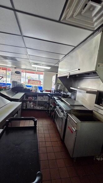 More Photos Of 521 Broadway St, Quantico General Retail For Lease
