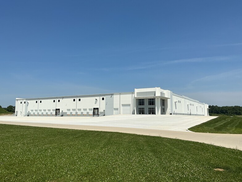 More Photos Of 1900 Airport West Rd, Mansfield Warehouse For Sale