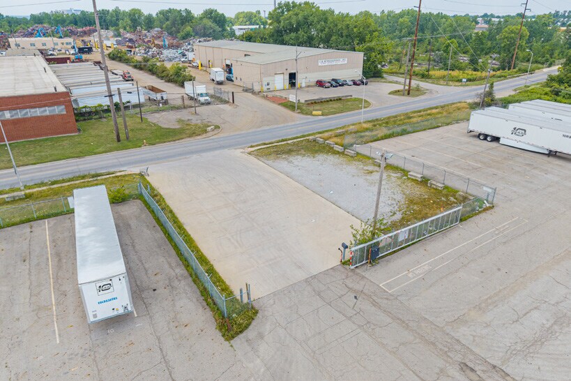 More Photos Of 1000 Joyce Ave, Columbus Unknown For Lease