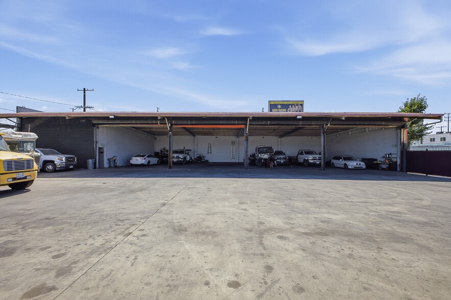 More Photos Of 818-828 E Manchester Ave, Los Angeles Warehouse For Sale