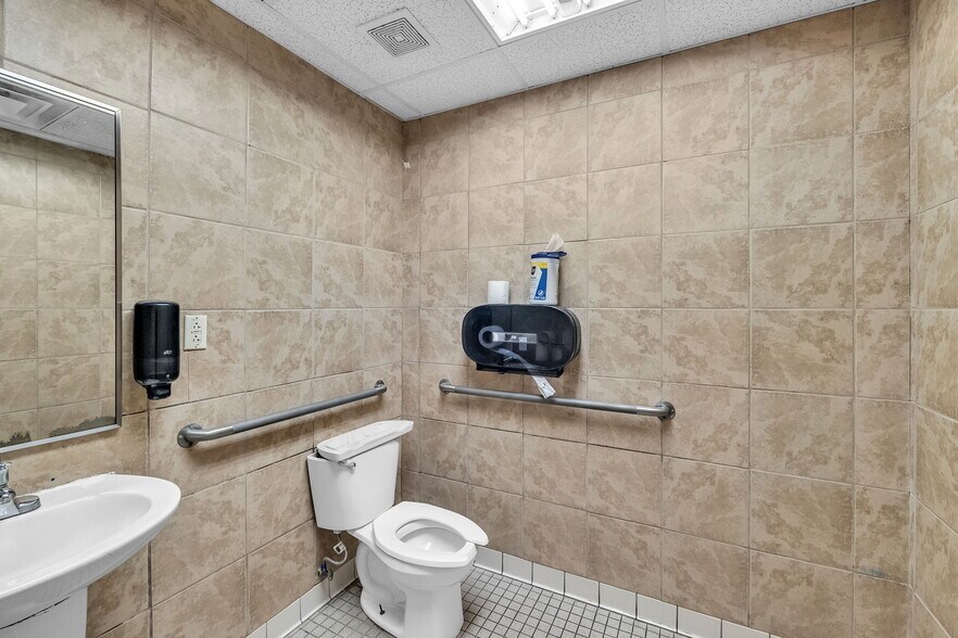 More Photos Of 510 Glade st, Glade Spring Supermarket For Sale