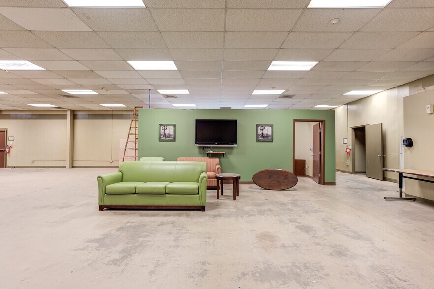 More Photos Of 3802-3806 Interstate 27, Lubbock Office For Sale