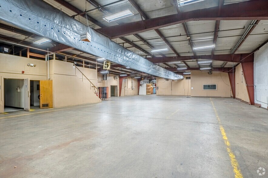 More Photos Of 1741 Adel St, Janesville Warehouse For Lease