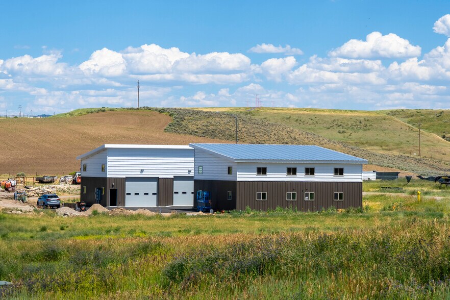 More Photos Of 453 Commerce St, Hayden Industrial For Sale