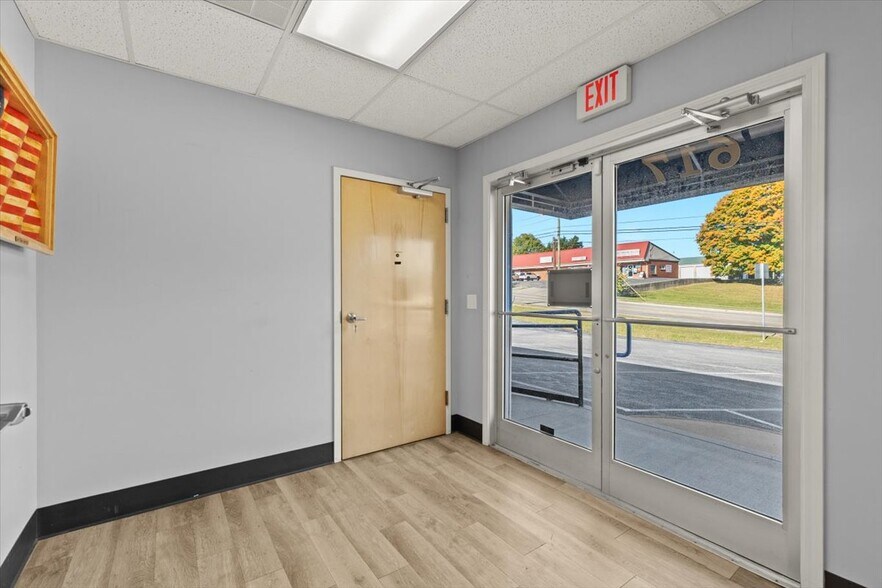 More Photos Of 617 Mulberry St, Elizabethtown Office For Sale