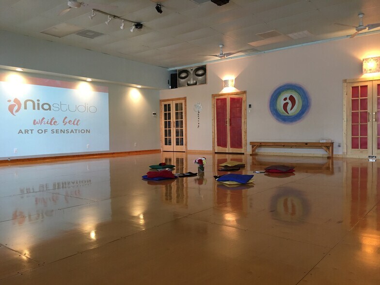 More Photos Of 508 Pecore St, Houston Freestanding For Lease