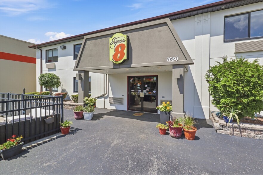 More Photos Of 7680 Niagara Falls Blvd, Niagara Falls Hotel For Sale