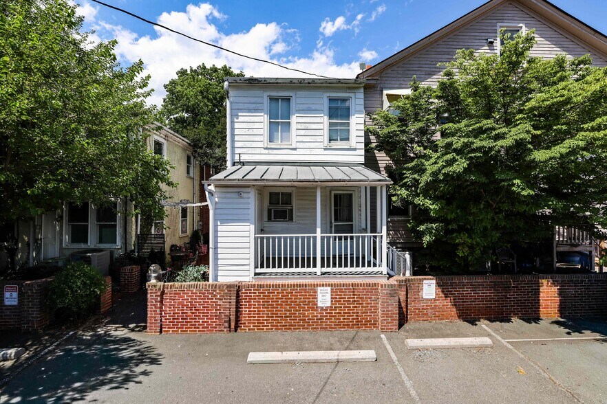 More Photos Of 3 E Market St, Leesburg Office For Sale