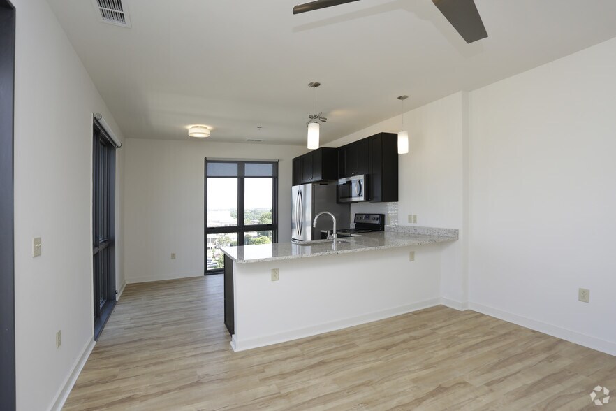 More Photos Of 174 E Main St, Spartanburg Apartments For Lease