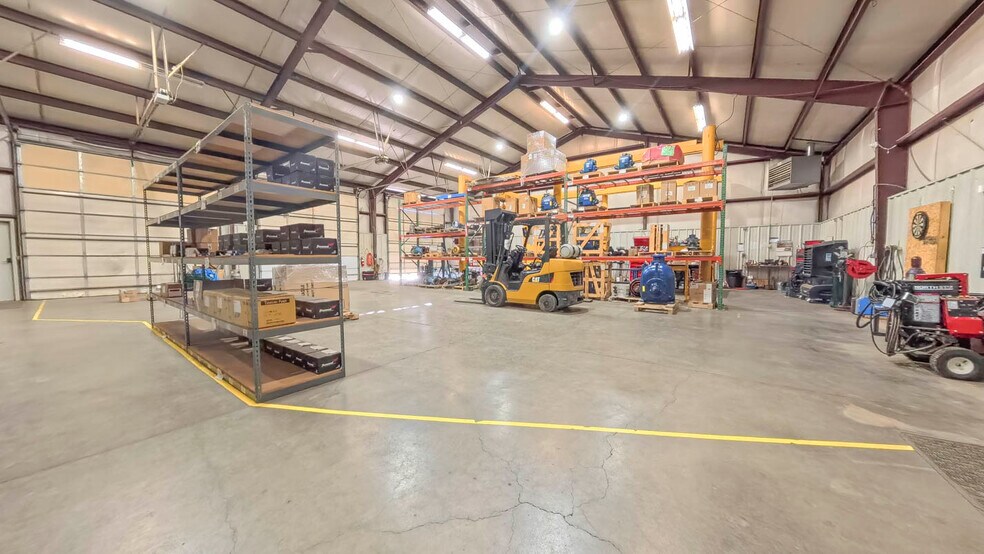 More Photos Of 2901 Lafayette Ln, Amarillo Warehouse For Sale