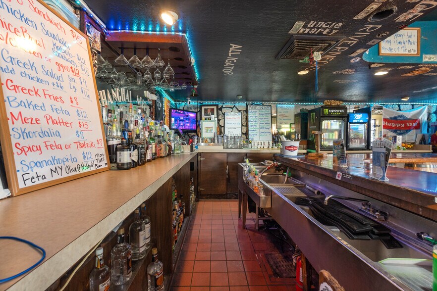 More Photos Of 10 Anastasia Blvd, Saint Augustine Bar For Lease